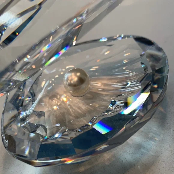 Swarovski Oyster shell with Pearl Accent - Picture 8 of 17